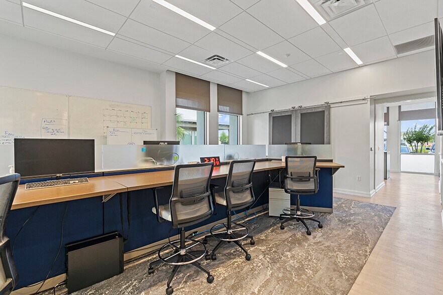 More Photos Of 495 Town Plaza Ave, Ponte Vedra Office For Sale