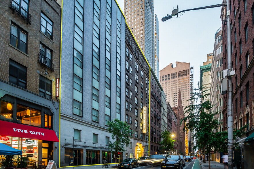 More Photos Of 33 W 55th St, New York Hotel For Lease