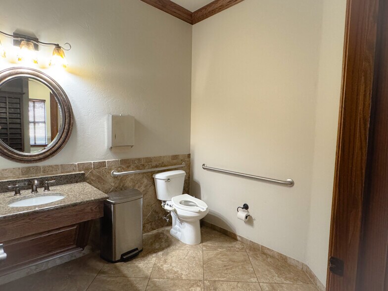 More Photos Of 9212 N Kelley Ave, Oklahoma City Office For Lease