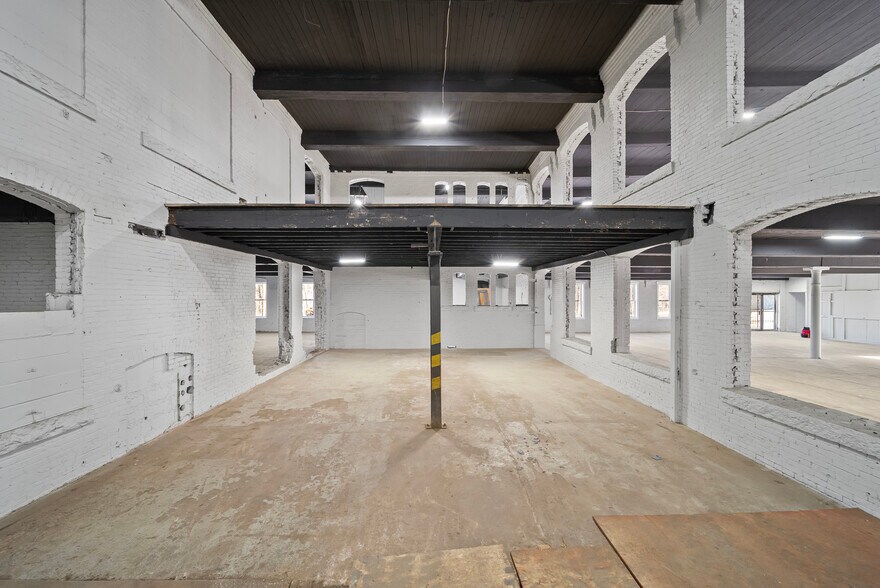 More Photos Of 174 N Main St, Franklin Light Manufacturing For Sale