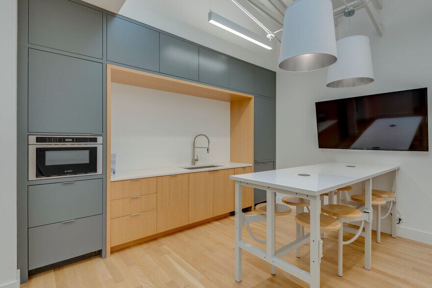 More Photos Of 407 Humphreys St, Nashville Office For Lease