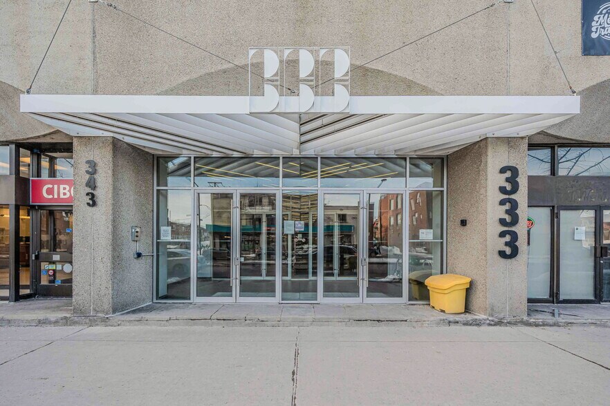 More Photos Of 323-355 Rue Chabanel O, Montréal Office For Lease