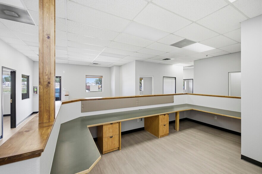 More Photos Of 449-477 Denver Ave, Loveland Light Distribution For Lease