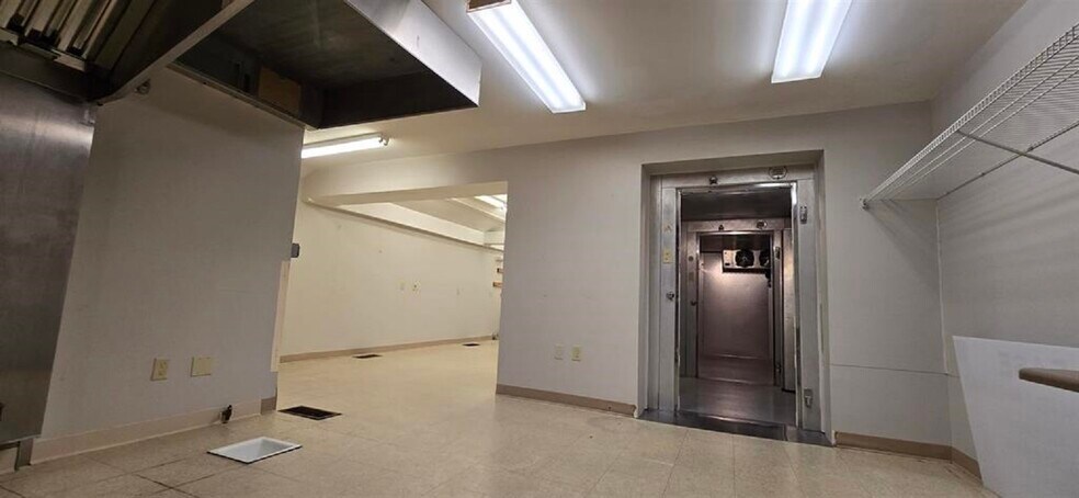 More Photos Of 31 Central Square, Troy Storefront Retail Residential For Lease