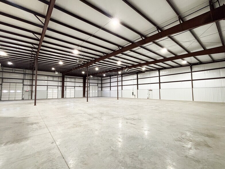 More Photos Of 2141 N Bristol Ln, Nixa Warehouse For Lease