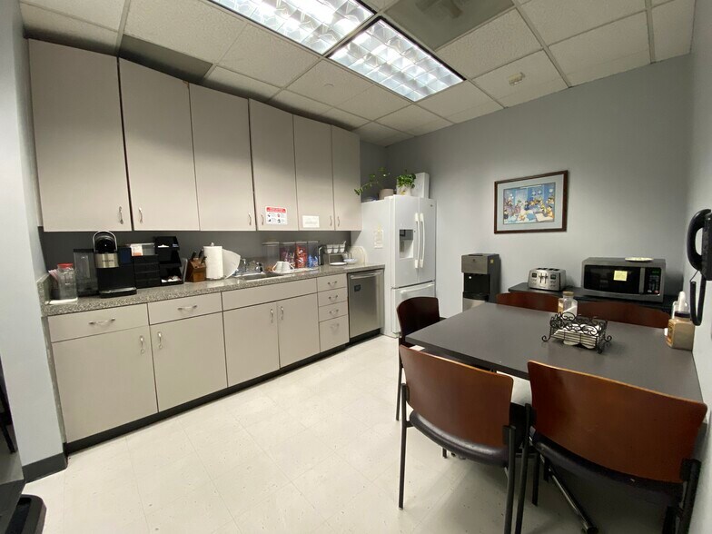 More Photos Of 1901 Avenue of the Stars, Los Angeles Office For Lease