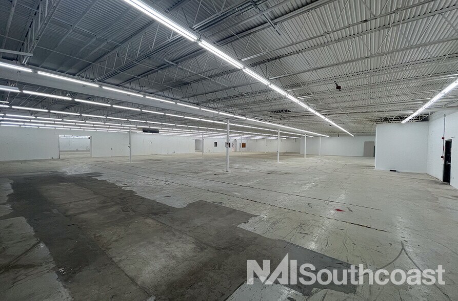 More Photos Of 3601 SE Dixie Hwy, Stuart Warehouse For Sale
