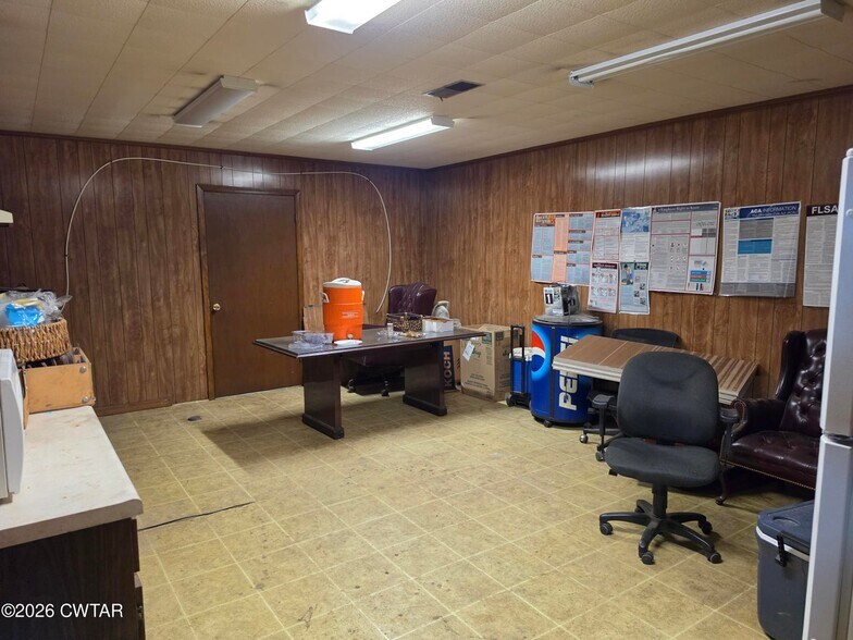 More Photos Of 1034 Mineral Wells Ave, Paris General Retail For Sale