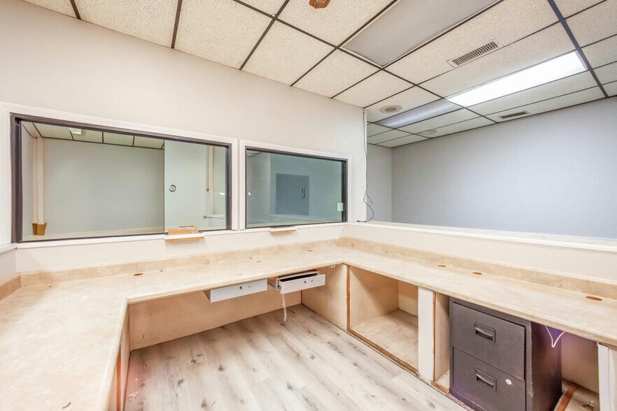 More Photos Of 1368 N Washington Ave, Brownsville Office For Lease