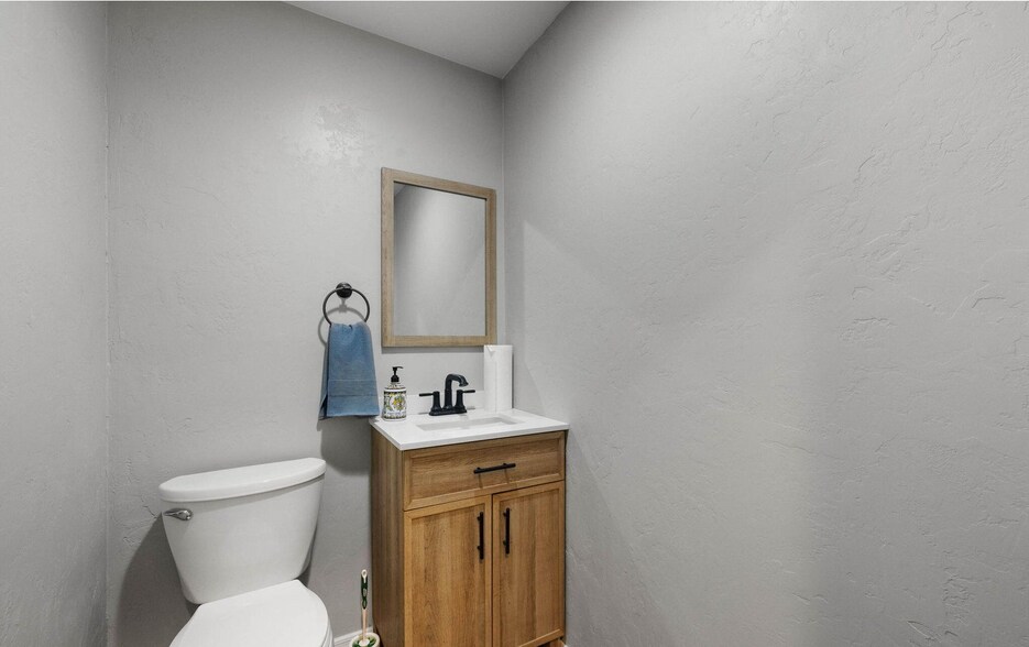 More Photos Of 143 E Merritt St, Prescott Medical For Sale