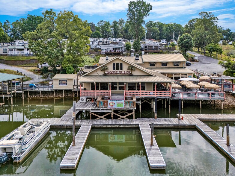 More Photos Of 1041 Harbour Inn Ln, Moneta Restaurant For Sale