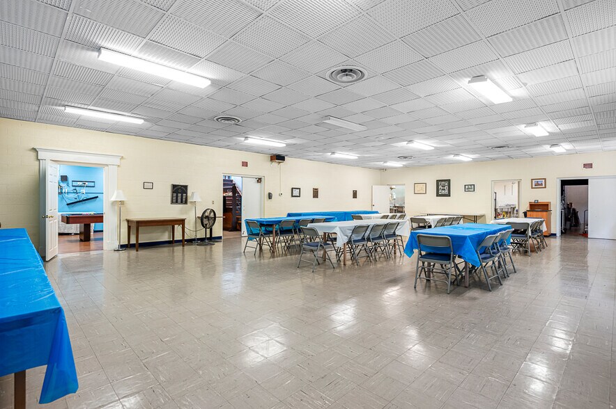 More Photos Of 27 Brandes St, Webster Office For Sale