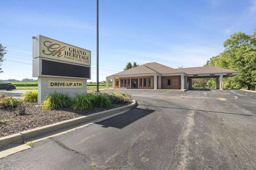 More Photos Of 201 Koomler Dr, La Porte Bank For Sale