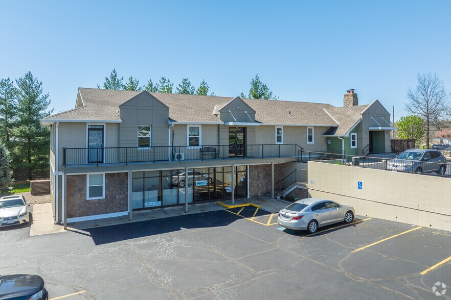 More Photos Of 2601 NE Kendallwood Pky, Gladstone Office For Lease