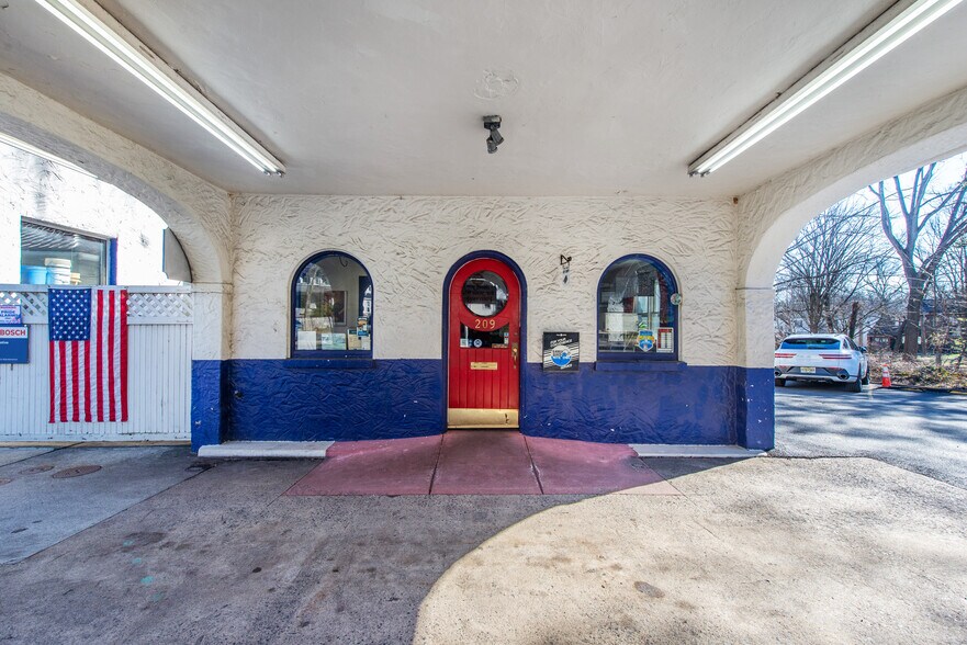 More Photos Of 209 S Maple Ave, Ridgewood Auto Repair For Sale