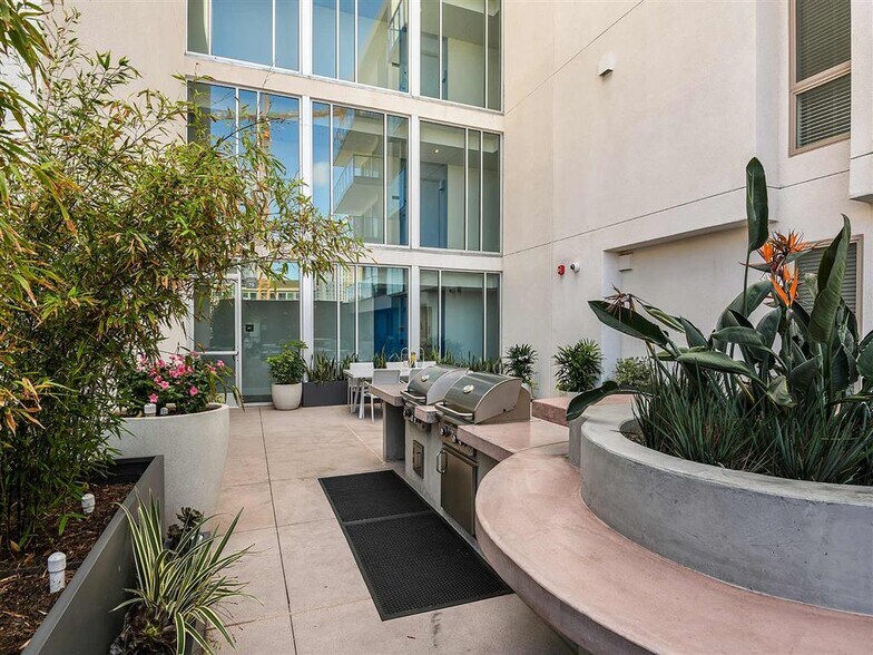 More Photos Of 1110 F St, San Diego Apartments For Lease