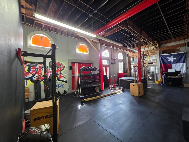 More Photos Of 501 W Front St, Orange Office For Sale
