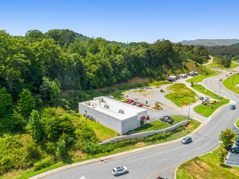 More Photos Of 31 Berry Blvd, Franklin Freestanding For Sale