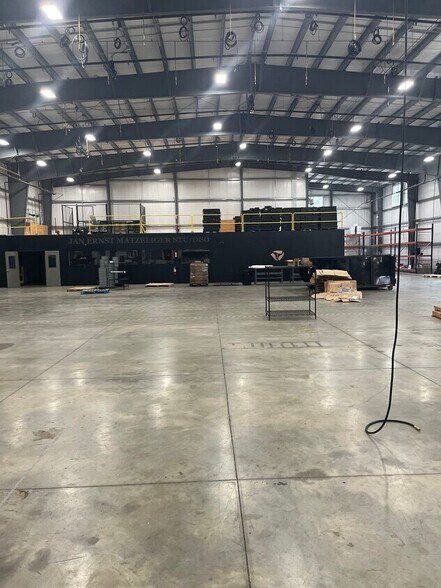 More Photos Of 431 Route 108, Somersworth Warehouse For Lease