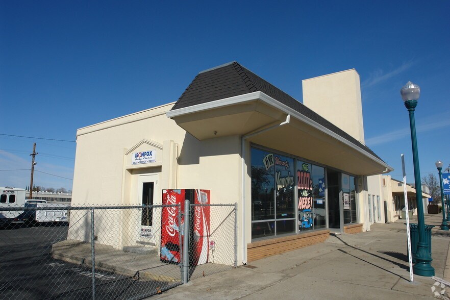 More Photos Of 640 Vernon St, Roseville Freestanding For Lease