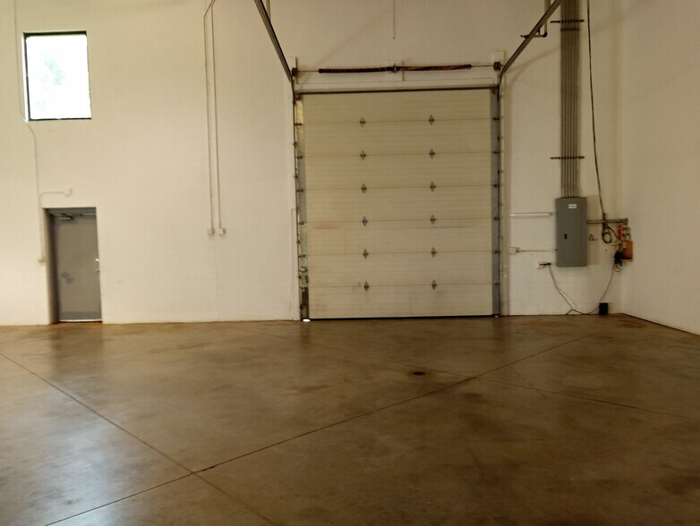 More Photos Of 12510 Fletcher Ln, Rogers Light Manufacturing For Lease