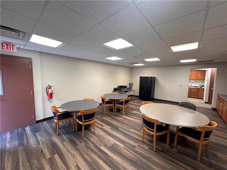More Photos Of 2247 Babcock Blvd, Pittsburgh Office For Lease
