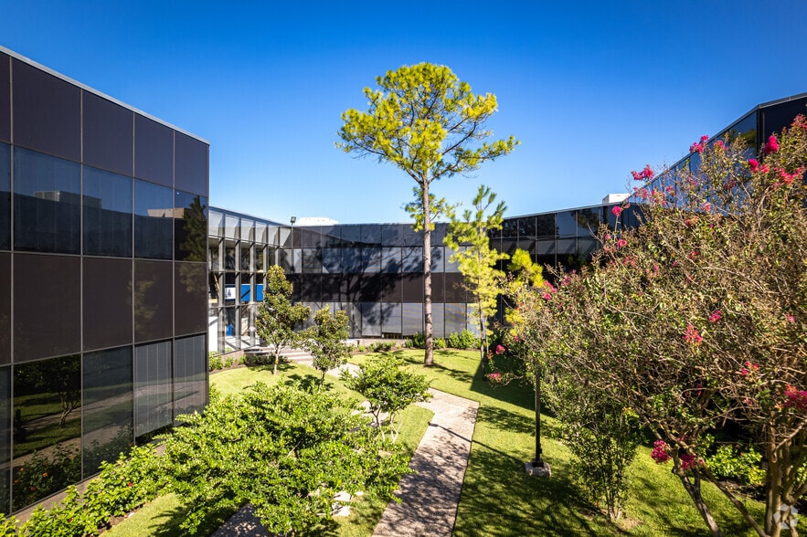 More Photos Of 6220 WESTPARK Dr, Houston Office For Lease