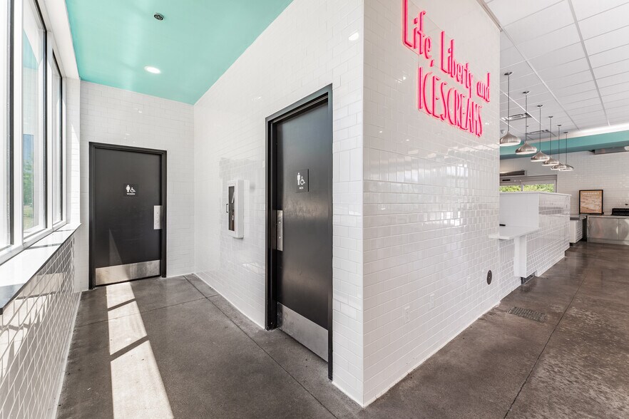 More Photos Of 4280 W Martin Luther King Blvd, Fayetteville Restaurant For Sale