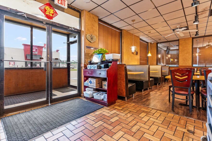 More Photos Of 509 US Highway 271 N, Gilmer Flex For Sale