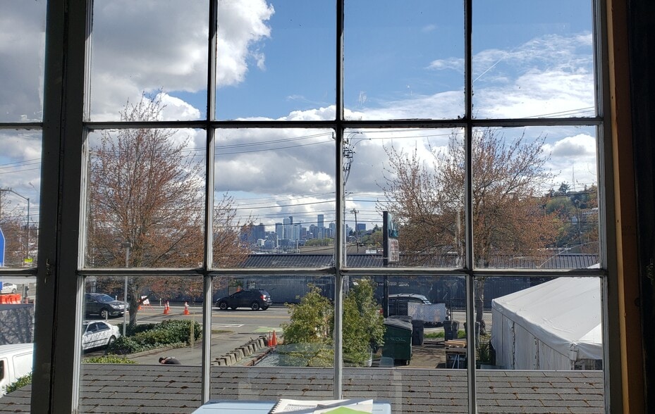 More Photos Of 3410 Woodland Park Ave N, Seattle Warehouse For Lease