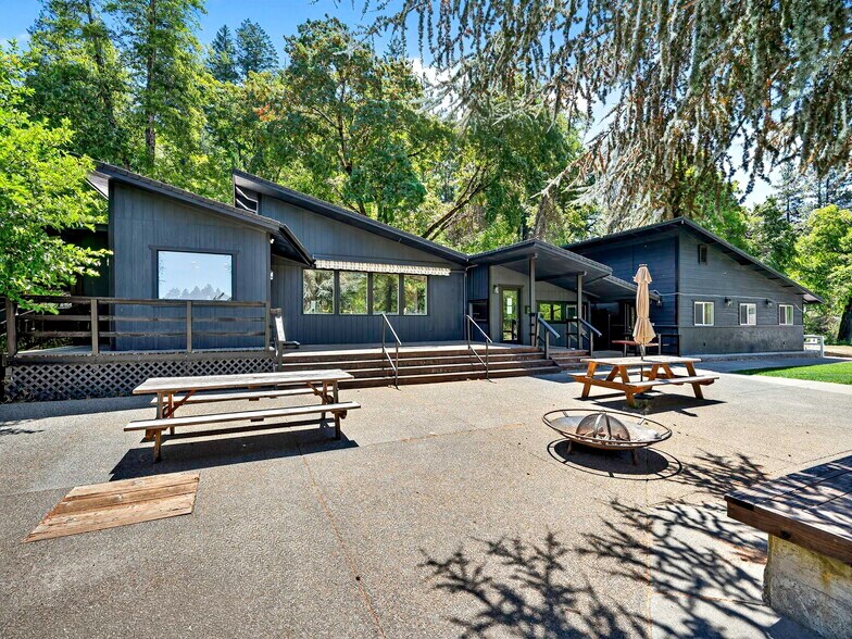 More Photos Of 16451 Golf rd, Cobb Golf Course Driving Range For Lease