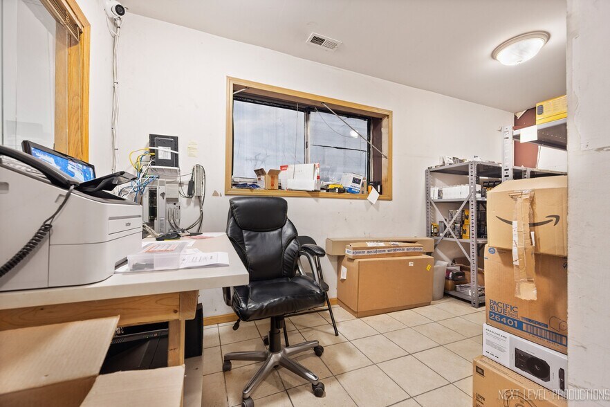 More Photos Of 765 Villa St, Elgin Warehouse For Lease