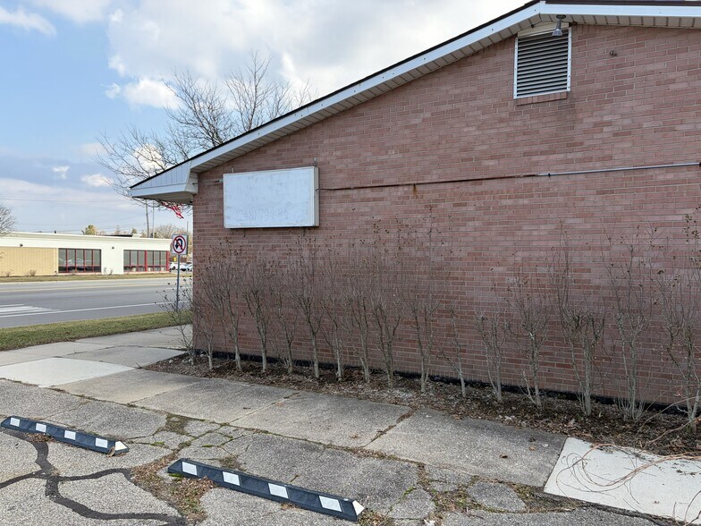 More Photos Of 27051 Southfield Rd, Lathrup Village Freestanding For Sale