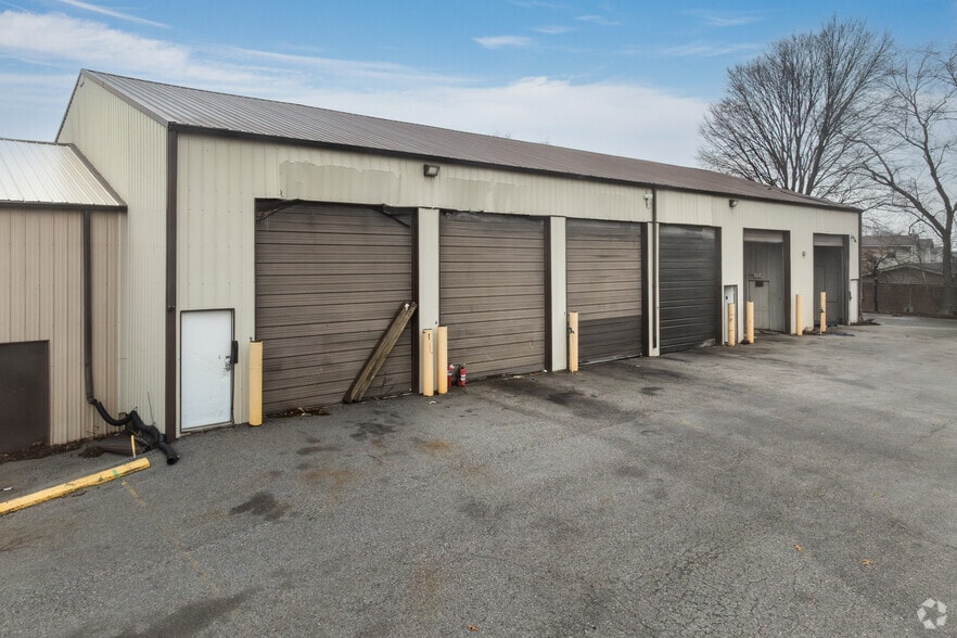 More Photos Of 916 Tonsor Rd, Alton Warehouse For Sale