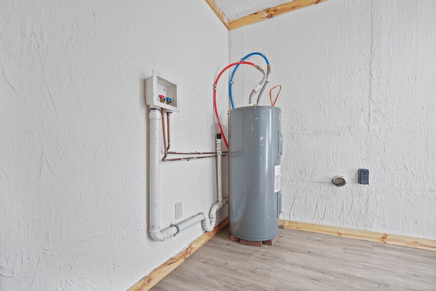 More Photos Of 401 N Main St, Polk General Retail For Sale