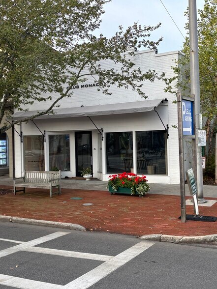 Primary Photo Of 35 Main St, Southampton Storefront For Lease
