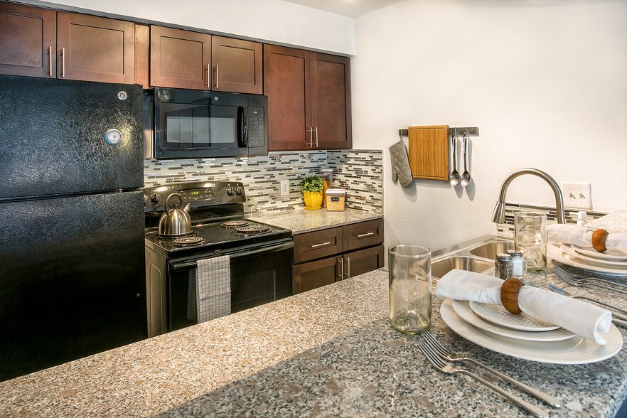 More Photos Of 2323 Town Lake Cir, Austin Apartments For Sale