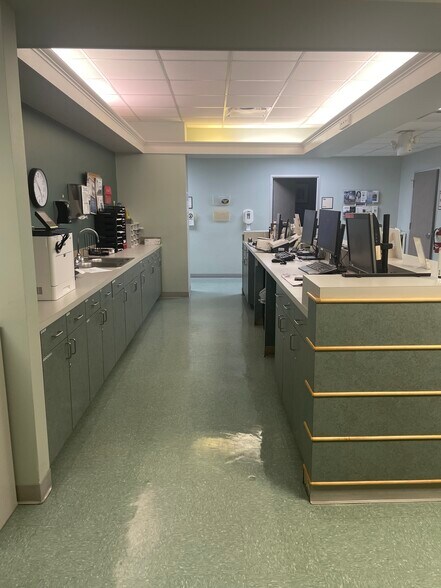 More Photos Of 3828 Avenue N, Galveston Hospital For Lease