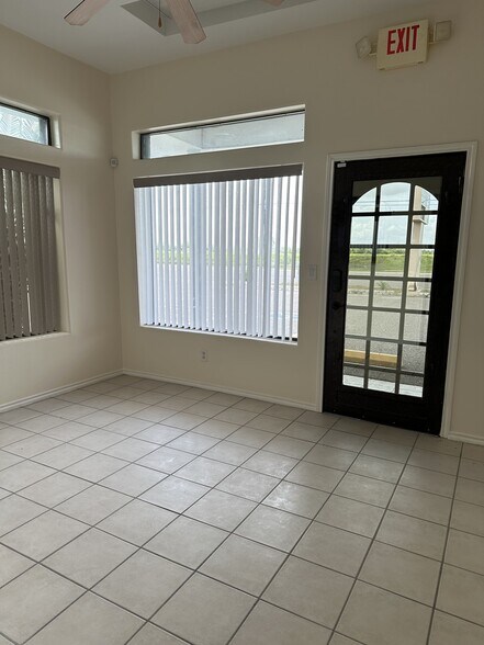 More Photos Of 1939 W. Owassa Rd, Edinburg Office For Lease