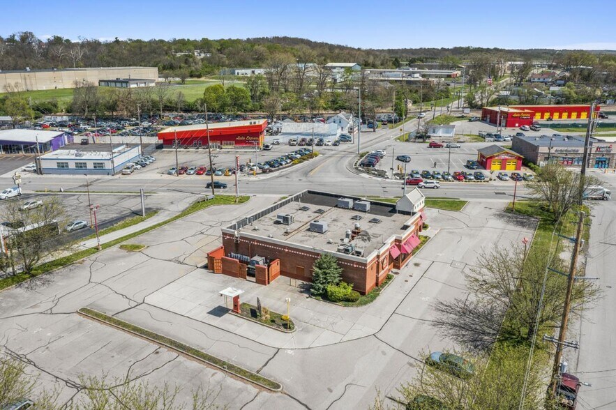 More Photos Of 2949 Dixie Hwy, Hamilton Restaurant For Sale