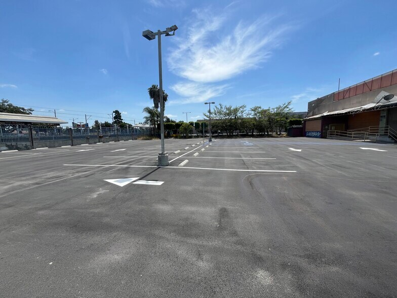 More Photos Of 7230 Maie Ave, Los Angeles Freestanding For Lease