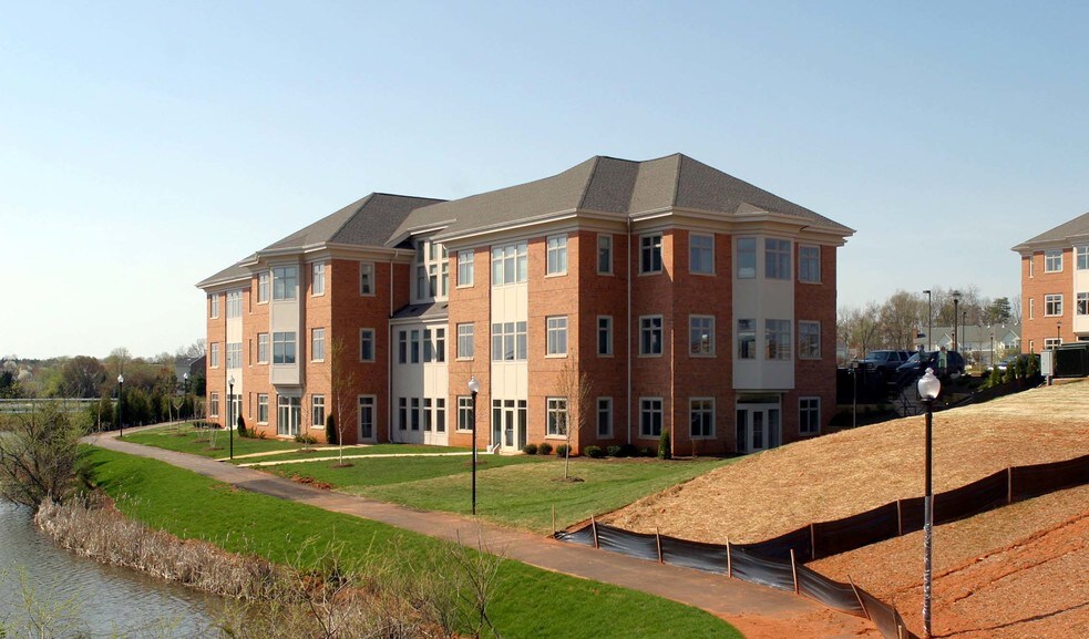 More Photos Of 46165 Westlake Dr, Sterling Medical For Sale