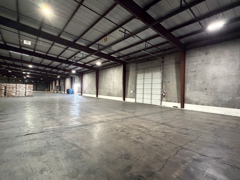 More Photos Of 8900 San Mateo Dr, Laredo Warehouse For Lease