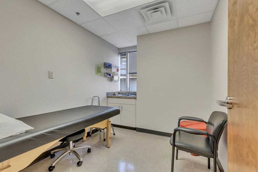 More Photos Of 2004 Hayes St, Nashville Medical For Lease