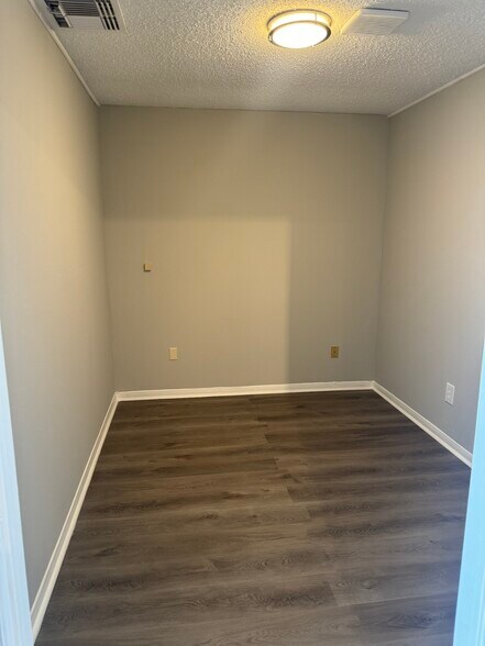 More Photos Of 2302 45th St, Galveston Office For Lease