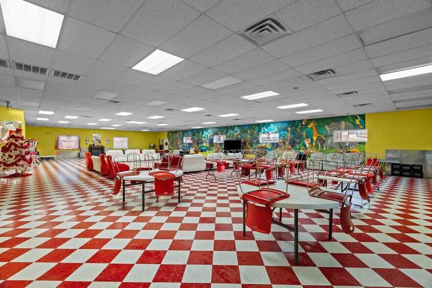 More Photos Of 3904 Delmar Blvd, Saint Louis General Retail For Sale