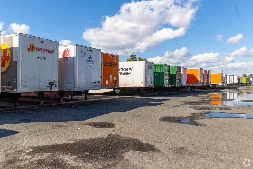 More Photos Of 921 Delancy St, Newark Land For Lease