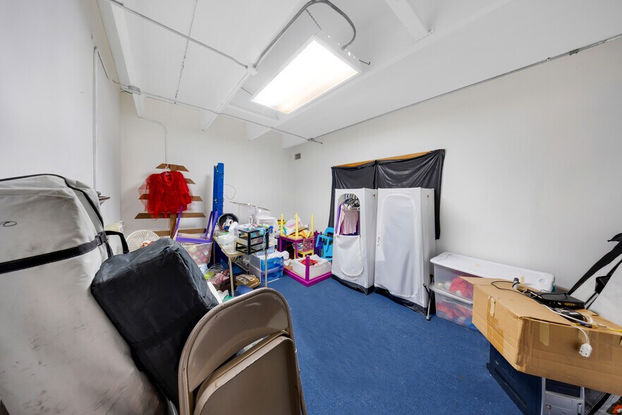 More Photos Of 2056 NW 23rd Ave, Miami Flex For Lease