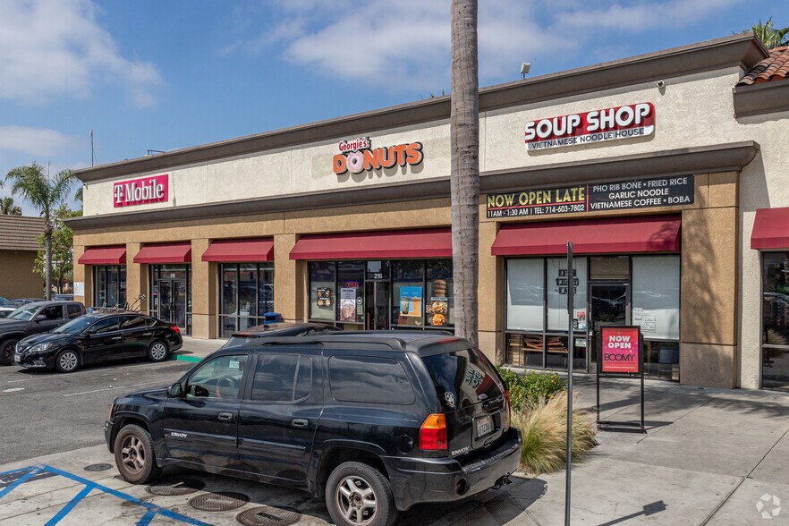 More Photos Of 214 S State College Blvd, Anaheim Restaurant For Lease