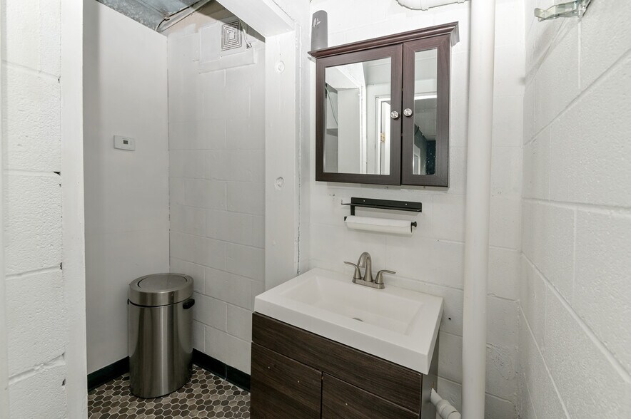 More Photos Of 1917 Sutton Ave, Cincinnati Freestanding For Sale
